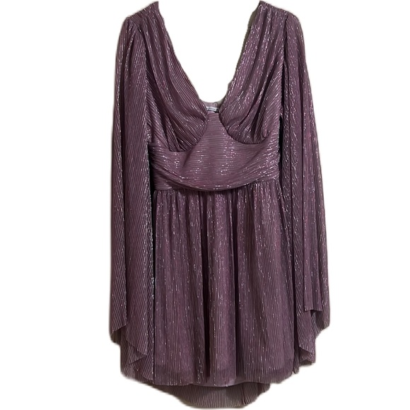 AmyEnjoyLife, Big Long Sleeves, Cut Out Back Dress, Lavender Color, Size Small - Picture 1 of 6